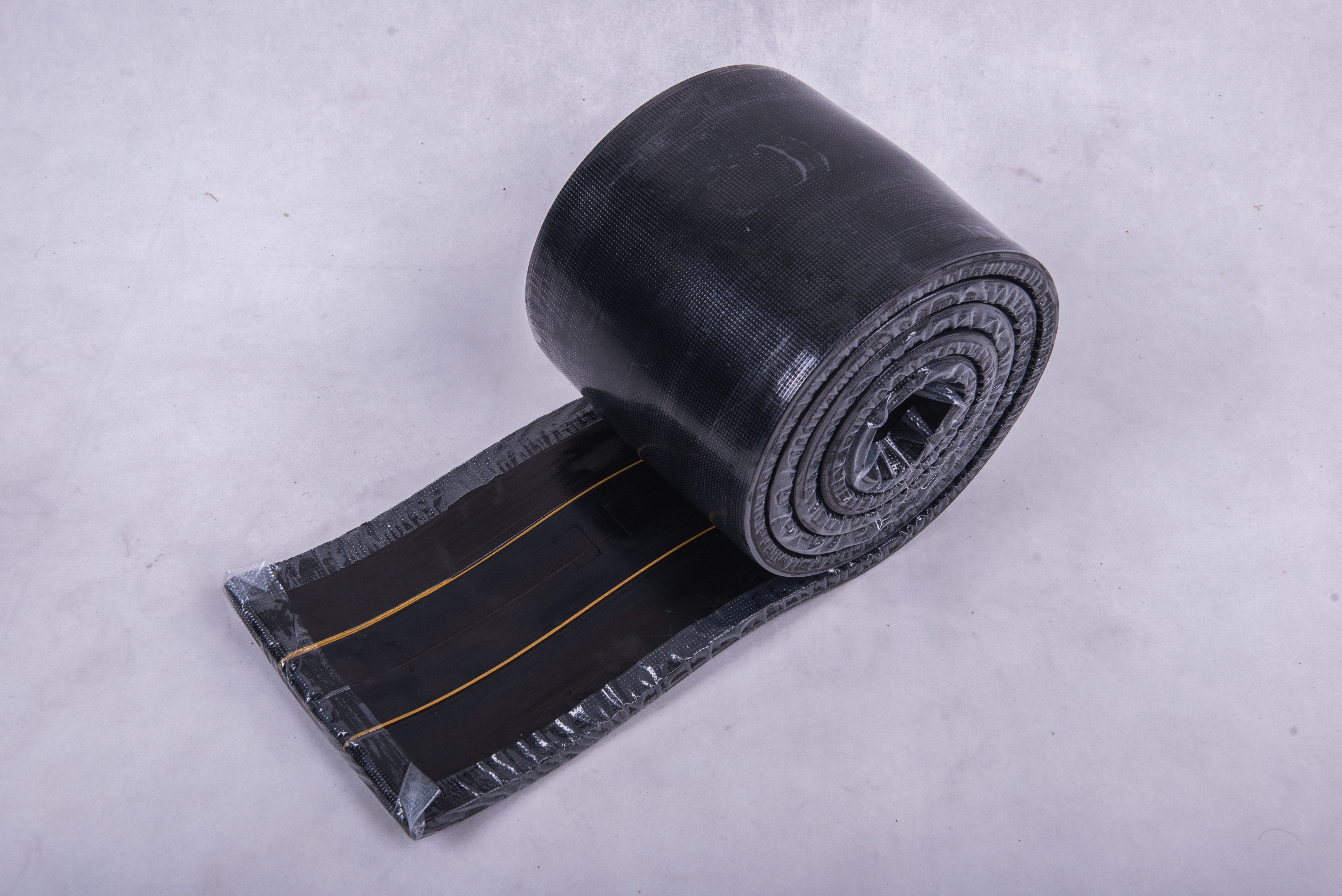 Camelback rubber product for hot-process retreading